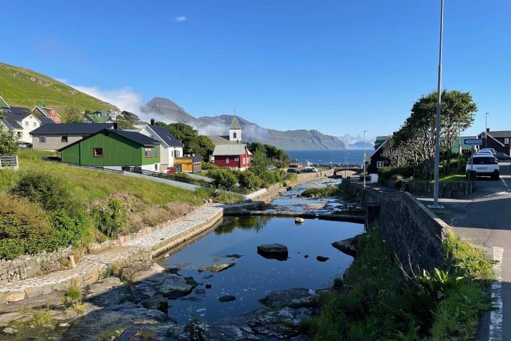Charming And Authentic Heritage Retreat In Kvivik - Right Next To The River Exterior photo